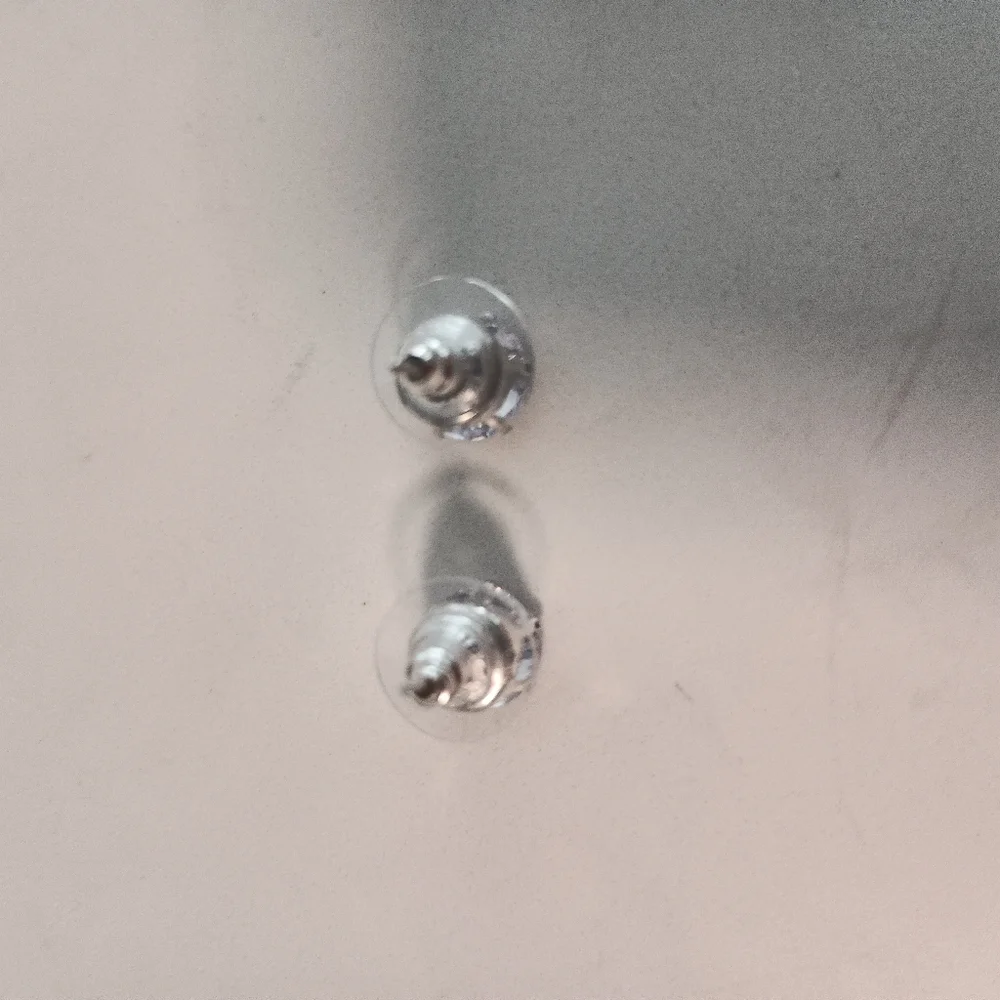 New moissanite Silver Earrings With Gift Box ๐ - Picture 6 of 7